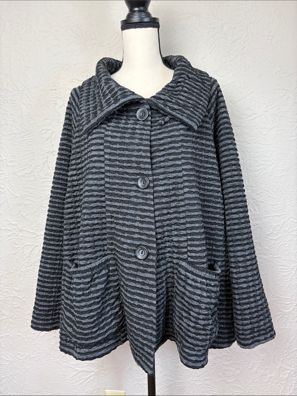Transparente Black Label Textured Swing Jacket